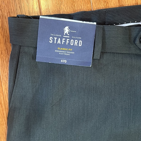 NWT MEN STAFFORD CLASSIC FIT FLAT FRONT DRESS PANTS IN DARK OLIVE IN SIZE 42x29 - Picture 3 of 10